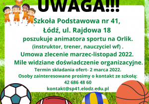 Na zdjęciu znajduje się kolorowy plakat - ogłoszenie dot. poszukiwanego pracownika. Widać też symbole związane z boiskiem - różnego rodzaju piłki oraz dzieci cieszące się z wygranej w rywalizacji sportowej.