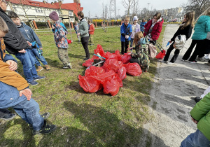 Worki śmieci zebrane przez naszych uczniów