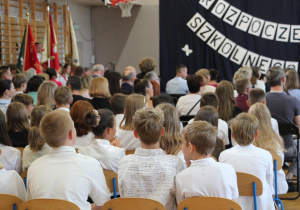 Na fotografii znajdują się uczniowie SP41.