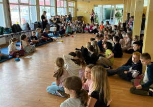 Na zdjęciu widać uczestników konkursu dla klas trzecich.