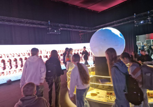 Na zdjęciu widać uczniów, biorących udział w Kongresie.