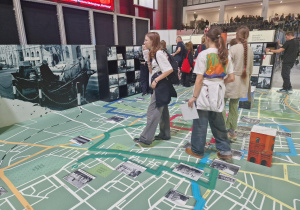 Na zdjęciu widać uczniów, biorących udział w Kongresie.