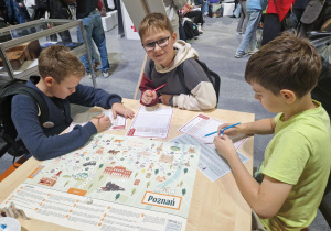 Na zdjęciu widać uczniów, biorących udział w Kongresie.