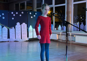 Na fotografii widać występującą artystkę.