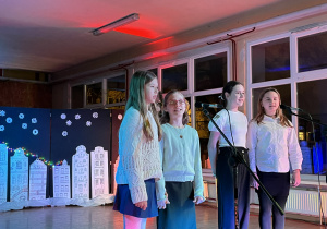 Na fotografii widać występujących artystów.