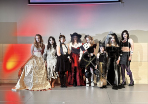 Na zdjęciu znajdują się nasi reprezentanci w stylowych strojach.