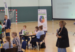 Uczniowie podczas konkursu wiedzy