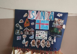 Na fotografii widać plakat, przygotowany przez jedną z klas.